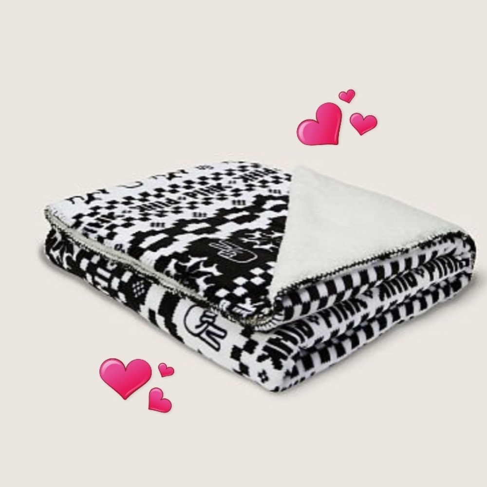 Vs PINK ❤ Sherpa Blanket - Picture 2 of 9